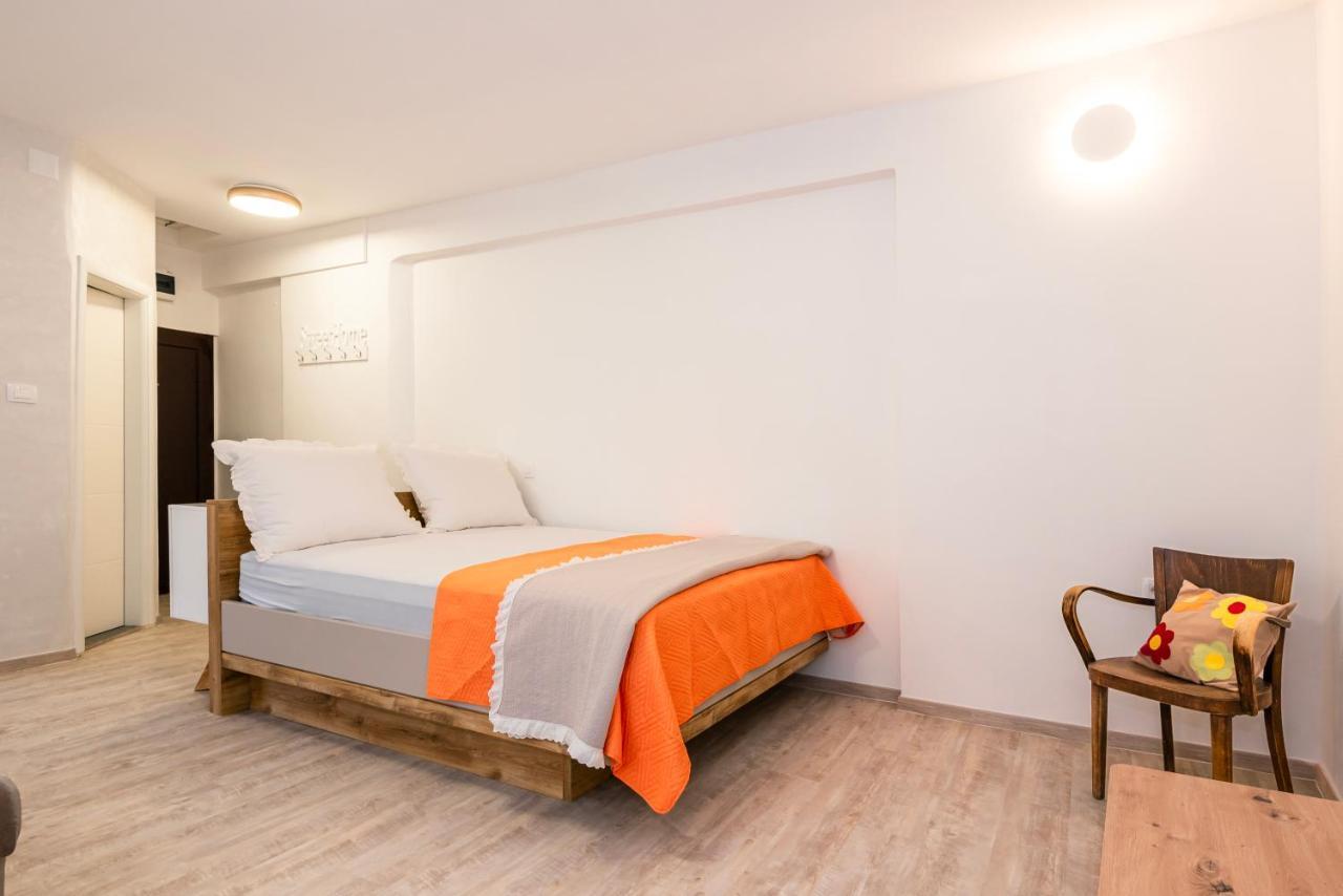 Studio Apartman Max Center Of The Old Town Free Parking Beautiful View 시베니크 외부 사진