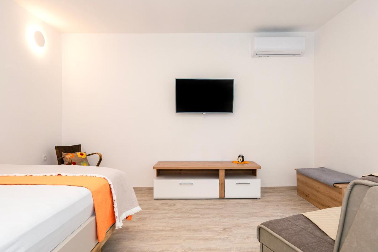 Studio Apartman Max Center Of The Old Town Free Parking Beautiful View 시베니크 외부 사진